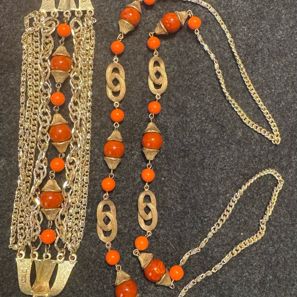 Necklace & bracelet set / orange beads /textured oval links. Signed ART. 1970s.